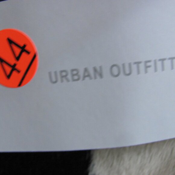 URBAN OUTFITTERS SWEATSHIRT NWT - Picture 5 of 5